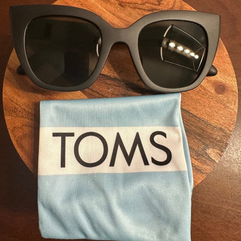 TOMS Sydney cat eye black sunglasses NEW